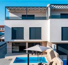 4 Bedroom Villa with Pool near Vodice town, Sibenik Riviera, sleeps 8